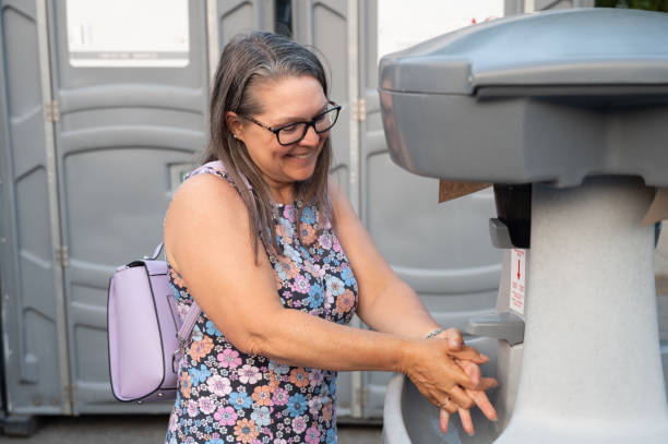 Best Luxury portable toilet rental  in Mcdonald, OH